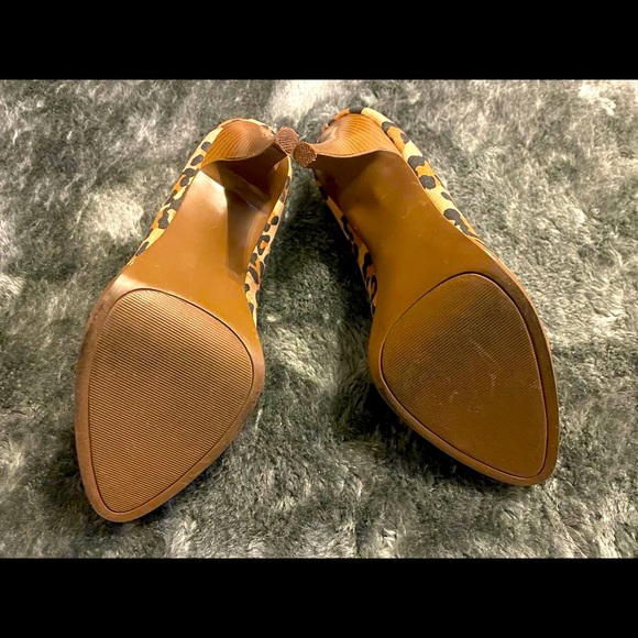 Leopard Print Round Toe Heels 👠👠 - Picture 4 of 5